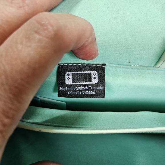 Nintendo Switch Animal Crossing Kids Crossbody Case - Picture 3 of 13